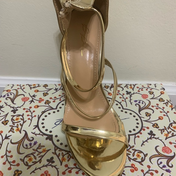 Open toe heels - Picture 2 of 3